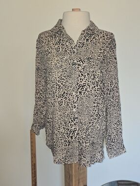 T.J.Maxx Winens Leopard Print  Beige and Black